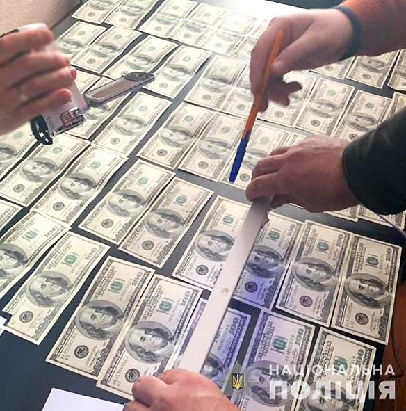 Кропивницький: Посадовця вишу викрили на хабарі